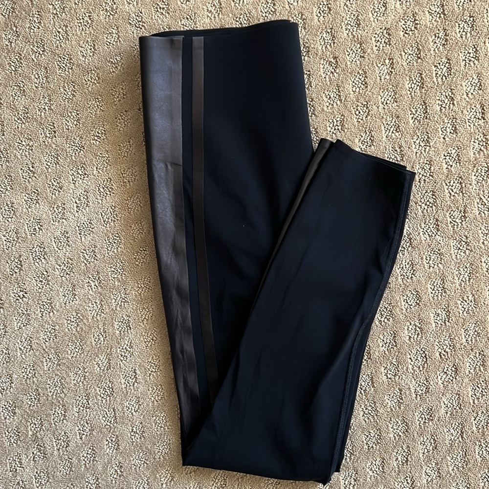 NEW Spanx Sporty Side Stripe High Waisted 7/8 Legging - Picture 3 of 8